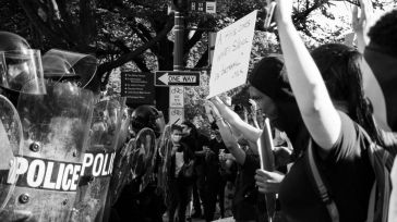 ¿Qué hay detrás de la supuesta violencia policial racista en Chicago?