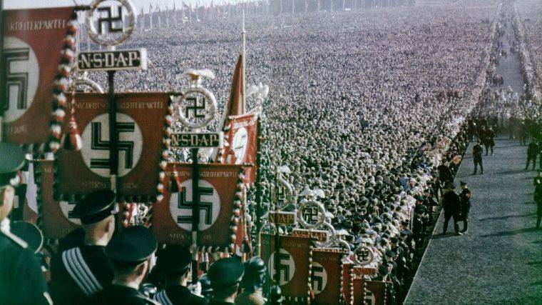 Millones de alemanes legitimaban los crímenes nazis de Adolf Hitler.