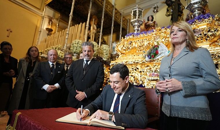 Moreno invita a los andaluces a celebrar la Semana Santa con orgullo y responsabilidad