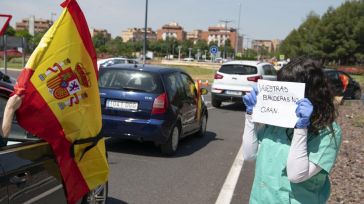 Falsa enfermera boicotea la manifestación del 23-M y provoca indignación en las redes sociales