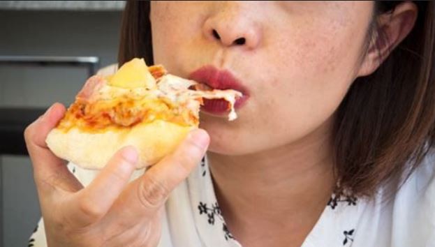 Una de cada cinco mujeres de 50 años es adicta a alimentos ultraprocesados, según estudio