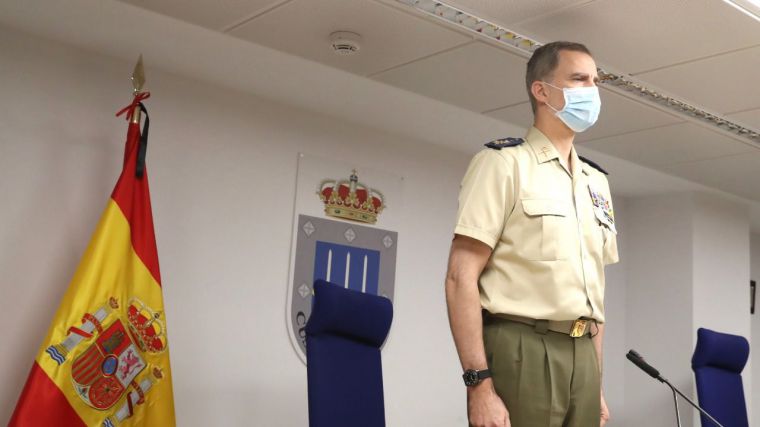 El Rey se quita la mascarilla para enviar 'un mensaje de esperanza y confianza en nuestro futuro' en el Día de las Fuerzas Armadas