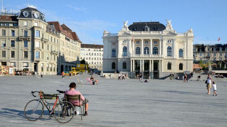 Suiza y su incoherencia frente al Covid-19: Alerta sanitaria oculta frente a una imagen de superioridad para salvaguardar la confianza internacional en su economía