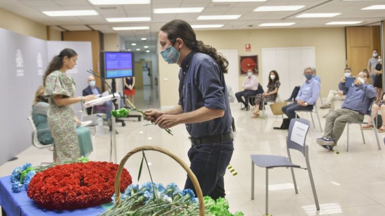 Iglesias sorprende a sus compañeros de Gobierno al pedir perdón al pueblo gitano por el 'racismo institucional histórico'