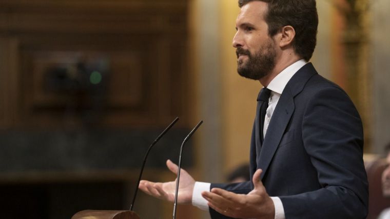 Rabieta de Casado ante la moción de censura de Vox, solo contra el Gobierno socialcomunista