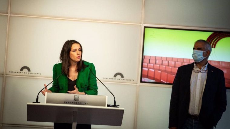 Arrimadas exige desde el Parlament que los partidos constitucionalistas reaccionen