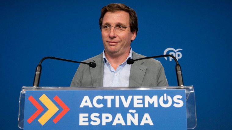 Almeida se envalentona y carga contra el 'sálvese quien pueda' e incluso contra Vox