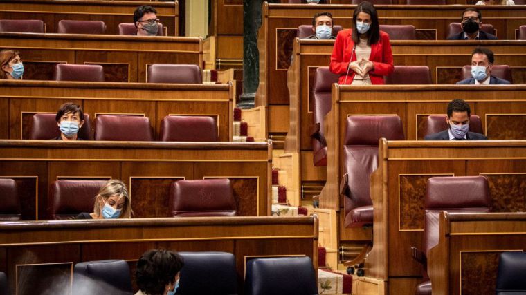 Arrimadas lapidaria: 'El Gobierno llegó tarde a la pandemia y todavía no ha llegado a la vuelta al cole'