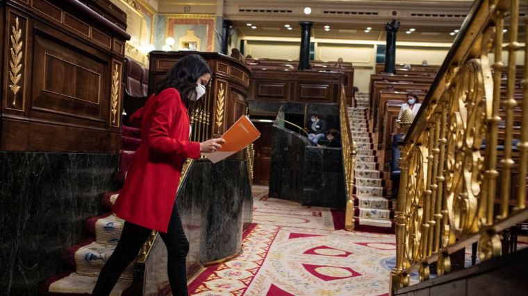 Arrimadas atiza al Gobierno y sale en defensa del castellano aunque se abre a dialogar