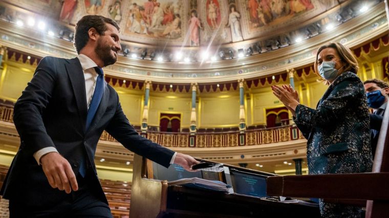 Casado afea a Sánchez que haya 'elegido a los radicales y denigrado a los moderados'