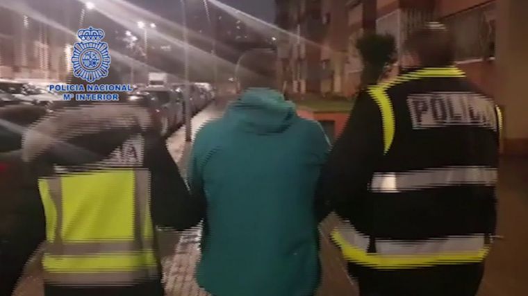 [Vídeo] La Policía Nacional detiene en Barcelona a un fugitivo por el asesinato de un niño de 11 años