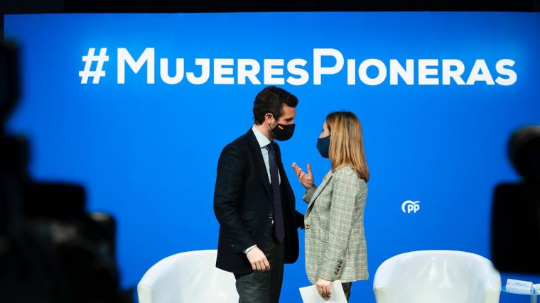 Casado denuncia que el 8-M se ha convertido en el símbolo de lo que hizo mal Sánchez