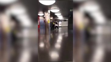 Indignante vídeo viral: Tres individuos se cuelan en el tren y dan una paliza al vigilante