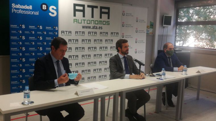 Casado sobre el acuerdo de las pensiones: 'Ya está bien de que nos tomen el pelo'