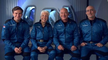 El multimillonario Jeff Bezos viaja al espacio en directo