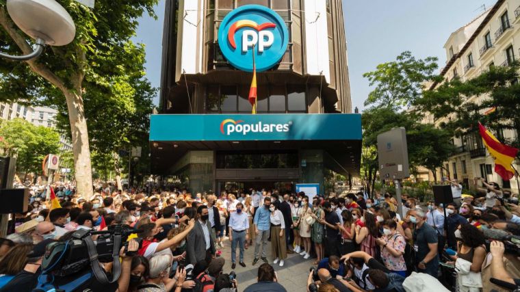 Debacle electoral de Sánchez frente a un PP fuerte y el retroceso del resto de partidos