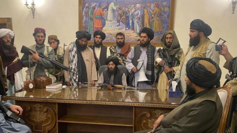 Talibanes en Kabul: comienzan las negociaciones con el presidente de Afganistán