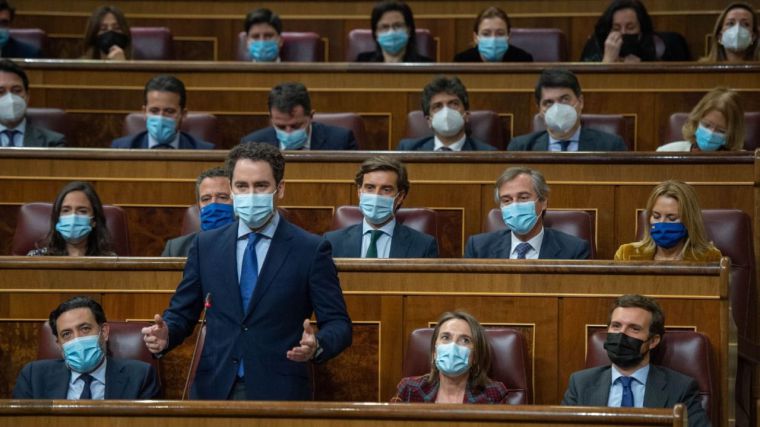 García Egea no deja títere sin cabeza en el Congreso de los Diputados