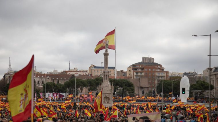 'Gobierno traidor': PP, Vox y Cs respaldan la manifestación de AVT