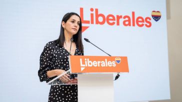 Arrimadas: 'Un voto más al PP no cambia nada, a Cs garantiza el mejor gobierno de la historia de Andalucía'