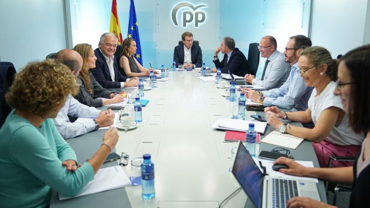 Feijóo sobre la 'amenaza' de Lastra de echarse a las calles si gana el PP: 'Esos tics dan miedo'