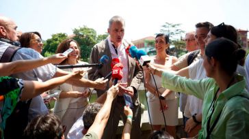 Ortega en San Sebastián: “Lo que ETA no logró demoler en sus siete atentados lo han pretendido hacer ahora desde la ilegalidad