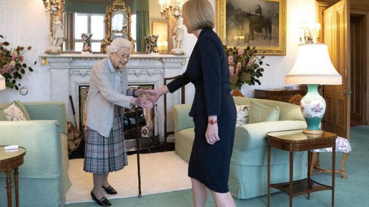 Una de las últimas imágenes de Isabel II, difundidas por la Casa Real británica el pasado martes, cuando la monarca recibió a la Primera Ministra, Liz Truss.