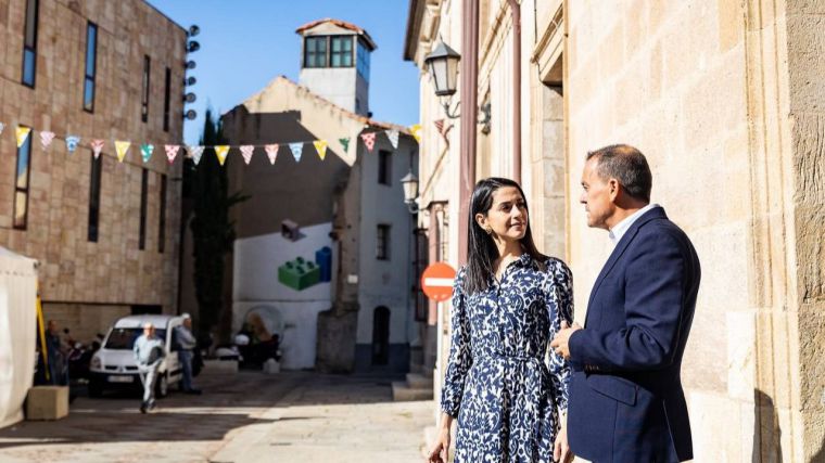 Arrimadas defiende que Ciudadanos dice lo mismo en todos los rincones de España, 'no como el PP'