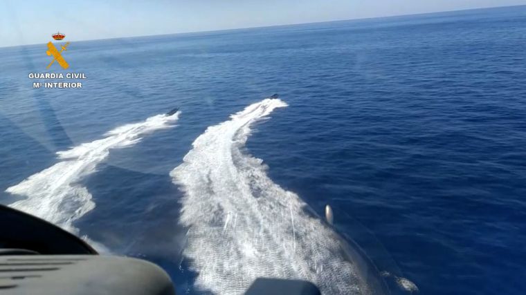 [Vídeo] Temerosa persecución de la Guardia Civil a una embarcación con 3500 kg de hachís