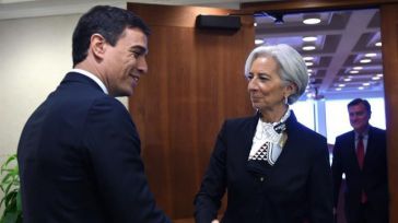 Europa exige al Gobierno de Sánchez frenar el impuesto a la banca