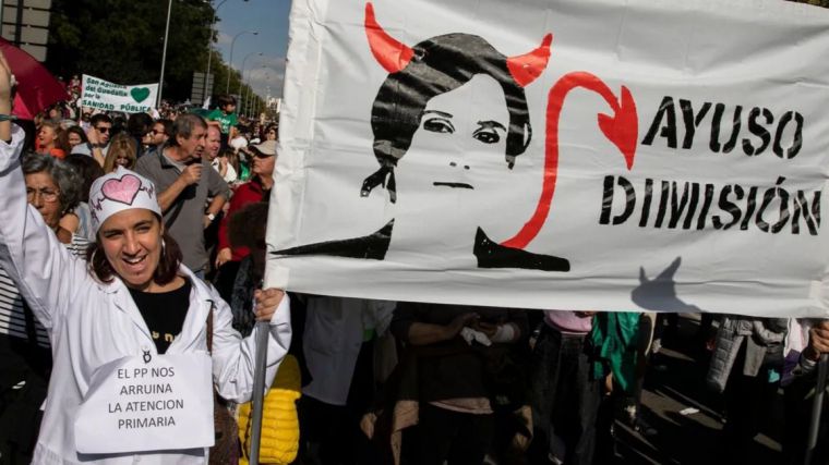 A por Ayuso: El sindicato de Mónica García planea mantener la huelga sanitaria hasta las elecciones