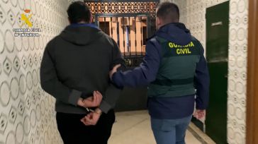 Guardia Civil: Pillan a un pedófilo con cientos de vídeos y un tutorial para que padres abusen de sus hijas
