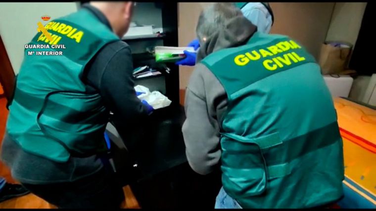 Guardia Civil: Cae una banda momentos antes de atracar una sucursal bancaria