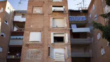El Gobierno 'Frankenstein' vuelve a mentir: 10.000 de las viviendas prometidas por Sánchez están okupadas