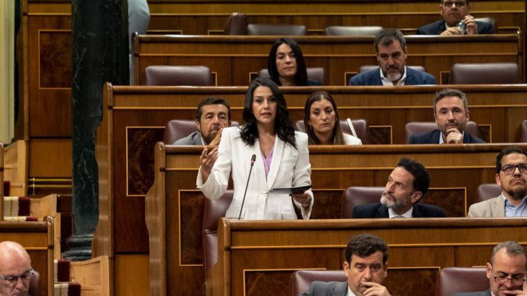 Arrimadas a Sánchez: 'Los españoles comprueban que en este país se beneficia más a los sinvergüenzas que a los currantes'