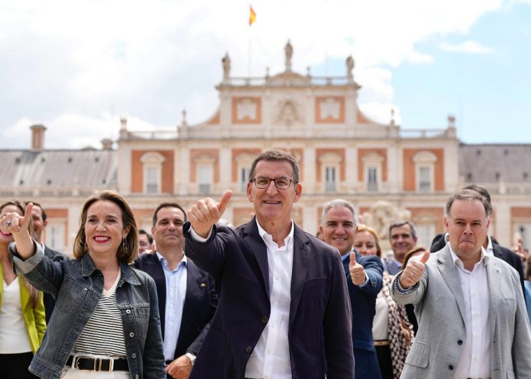 Feijóo a sus candidatos: 'Sois la candidatura del cambio en España'