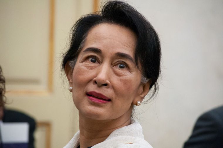 ¿Dónde está la libertad de expresión?: Mujeres arrestadas por mostrar su apoyo a Aung San Suu Kyi