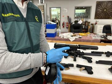 Guardia Civil: Golpe al tráfico internacional de armas con 80 personas detenidas