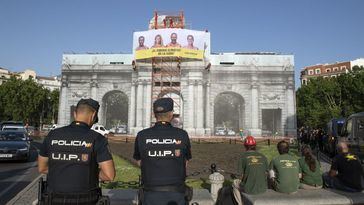 Greenpeace tira de IA para desnudar a los candidatos del 23-J en plena Puerta de Alcalá