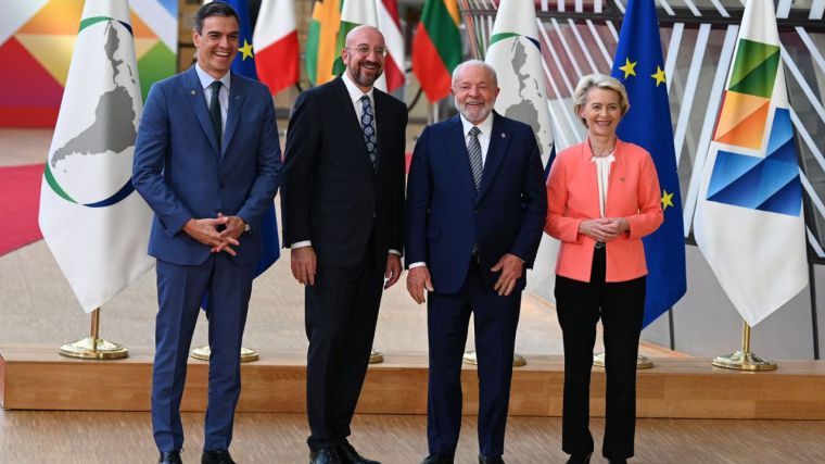 ¿Al rescate?: Líderes mundiales suscriben un manifiesto de apoyo a la candidatura de Pedro Sánchez