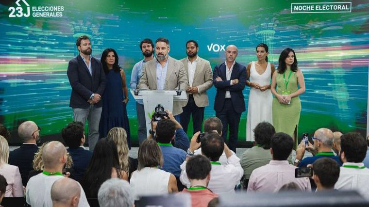 El PP aglutina el 'voto útil' que deja a Vox con 19 escaños menos