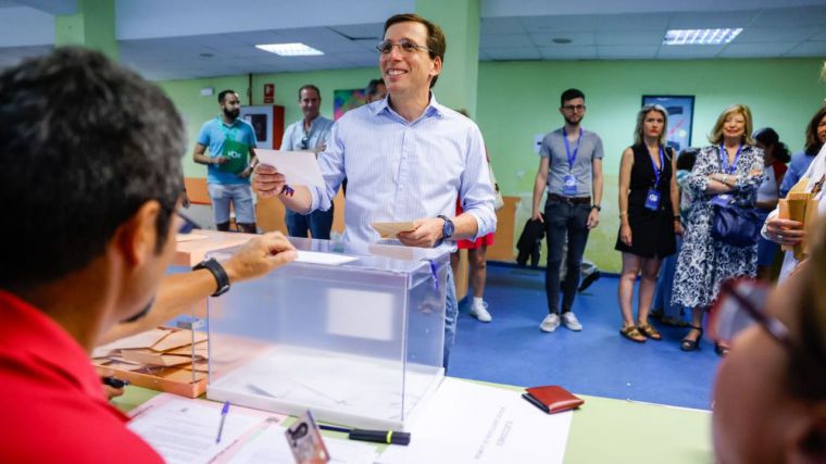 Almeida se desliga de la línea del PP y habla de Sánchez como futuro presidente