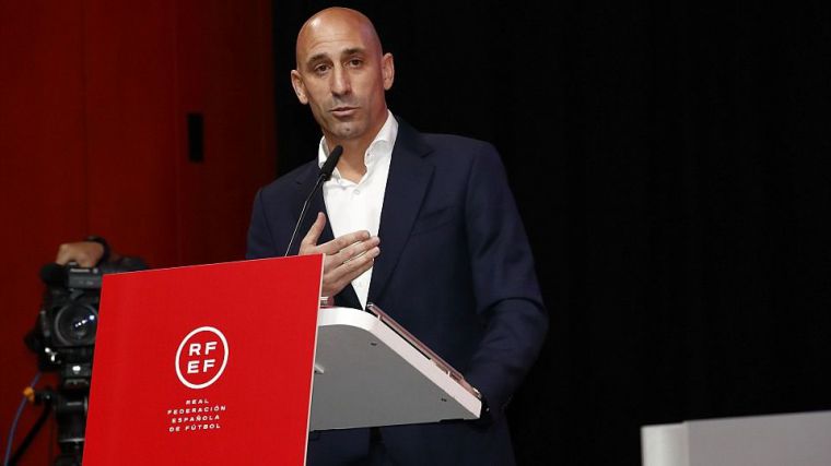 A Luis Rubiales le han obligado a dimitir los 'poderes fácticos'