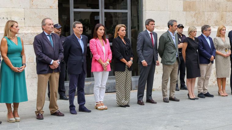 Susana Caramelo en el minuto de silencio de dos asesinadas: 'Hay salida, hay futuro y hay vida tras la violencia de género'