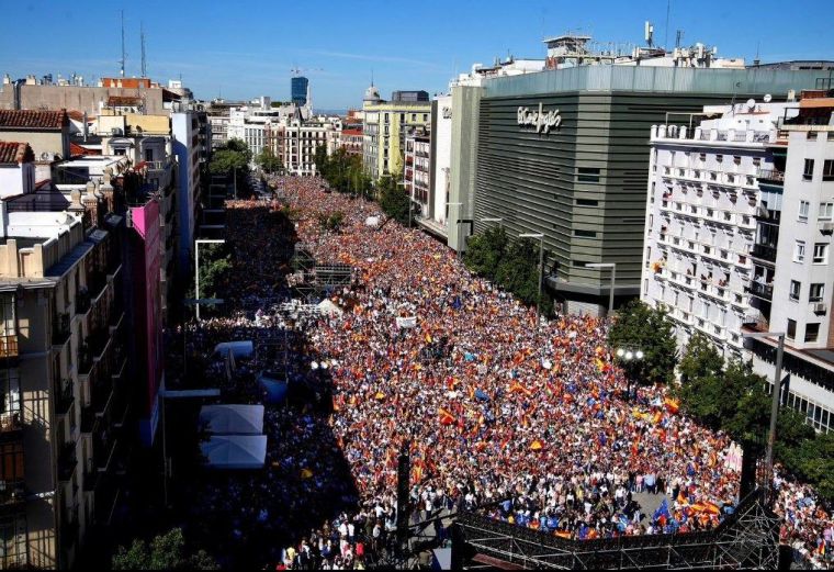 Almeida pone en valor la 'asistencia multitudinaria' al acto contra la 'infamia' de Sánchez