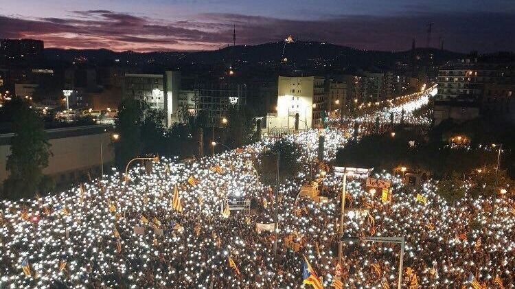 Puigdemont amarga a lectores y televidentes