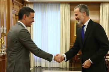 El Rey cae en la trampa y encomienda a Sánchez la investidura