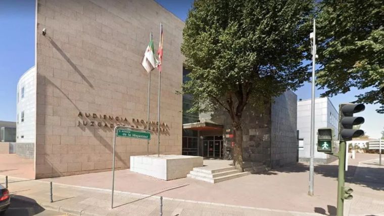 Tribunales: Madre e hijo irán 17 años a prisión por asesinar a un hombre en Logrosán