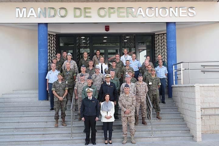 Robles señala que el Mando de Operaciones hace 'una gran labor silenciosa absolutamente imprescindible para la seguridad de los ciudadanos'