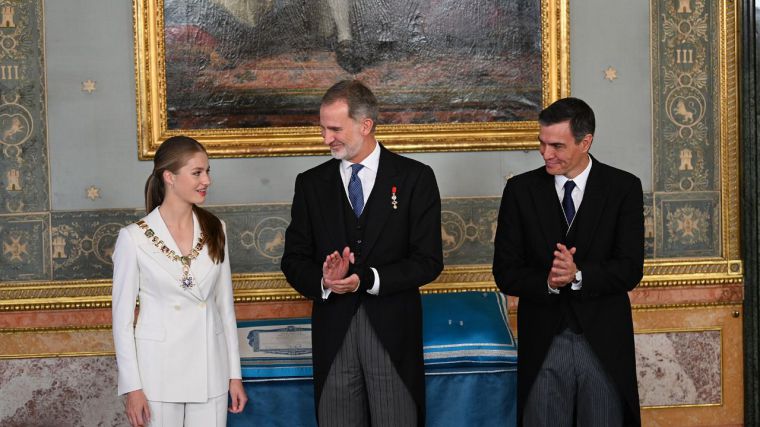 Sánchez asiste a la imposición del Collar de la Real Orden Española de Carlos III a la princesa de Asturias